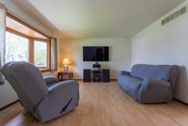 2906 Warren Dorris Drive, Joliet, IL 60435