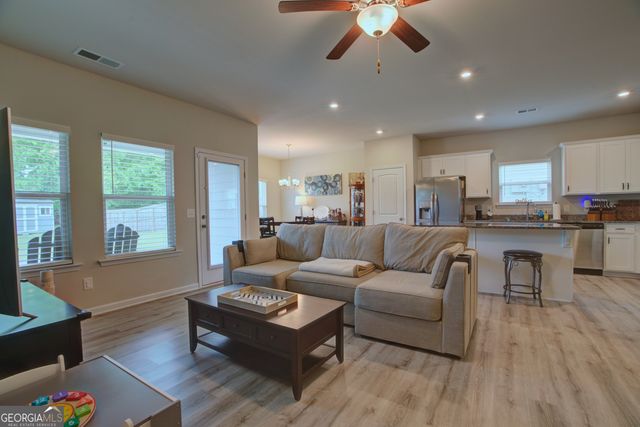 3 Macintosh Drive NE, Rome, GA 30165