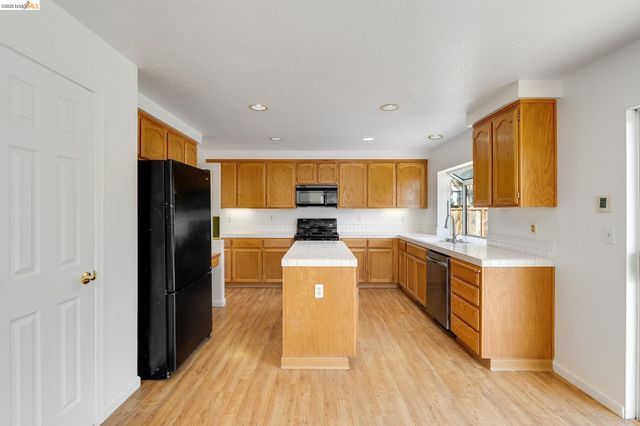 370 Gristmill Dr, Brentwood, CA 94513