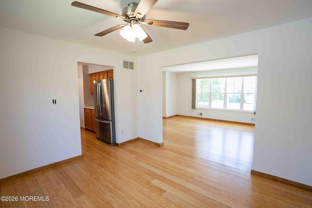 6 Abbey Road, Jackson, NJ 08527