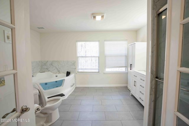 6 Abbey Road, Jackson, NJ 08527