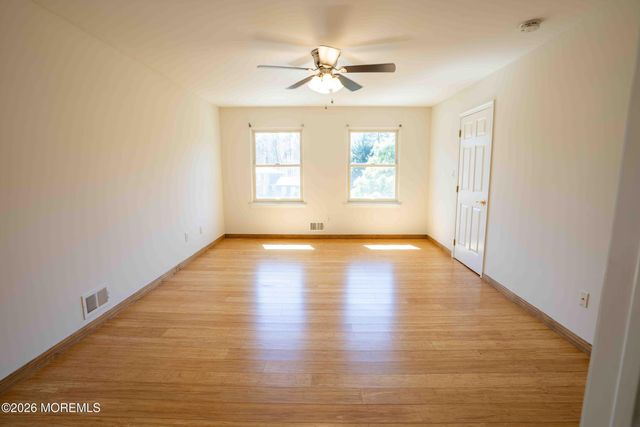 6 Abbey Road, Jackson, NJ 08527