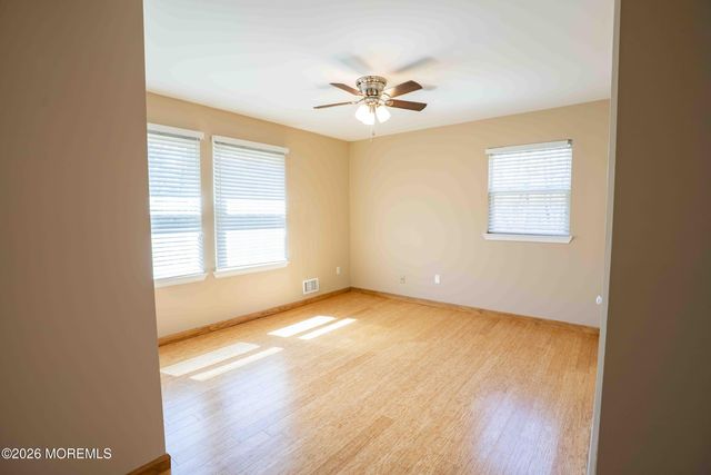 6 Abbey Road, Jackson, NJ 08527