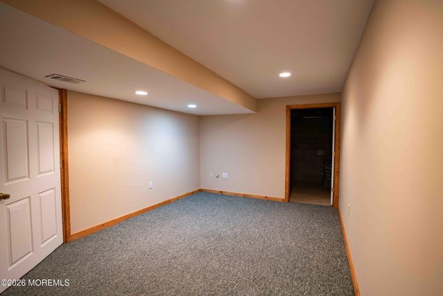 6 Abbey Road, Jackson, NJ 08527