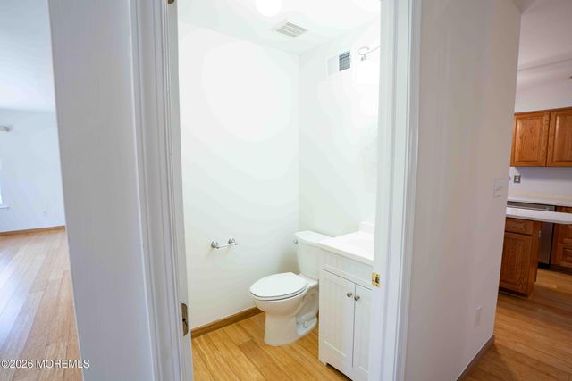 6 Abbey Road, Jackson, NJ 08527