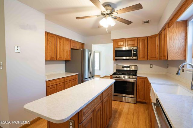 6 Abbey Road, Jackson, NJ 08527