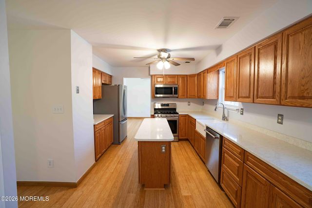 6 Abbey Road, Jackson, NJ 08527