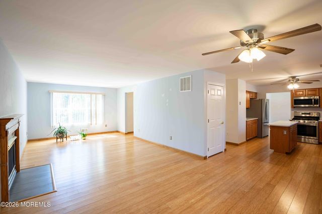 6 Abbey Road, Jackson, NJ 08527
