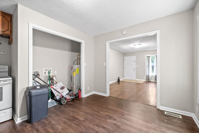 135 E St, Clarksville, TN 37042