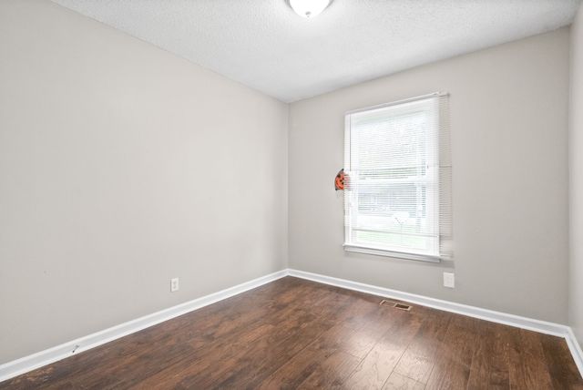 135 E St, Clarksville, TN 37042