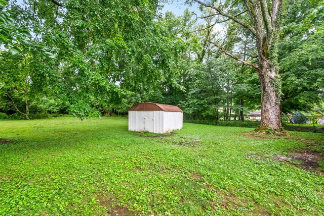 135 E St, Clarksville, TN 37042