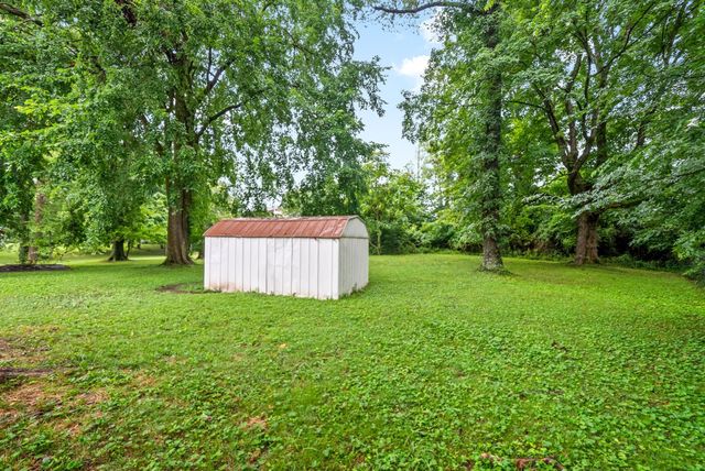 135 E St, Clarksville, TN 37042