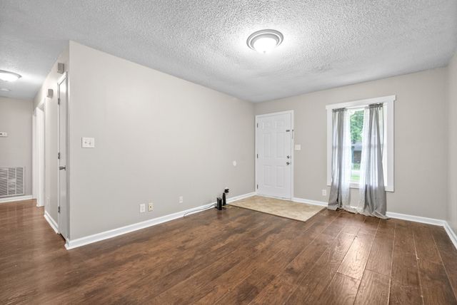 135 E St, Clarksville, TN 37042