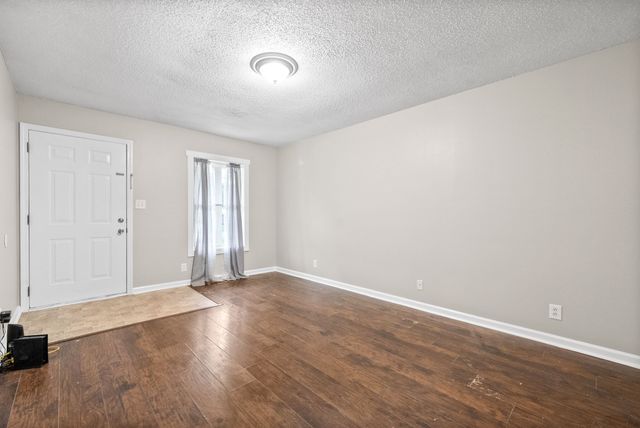 135 E St, Clarksville, TN 37042