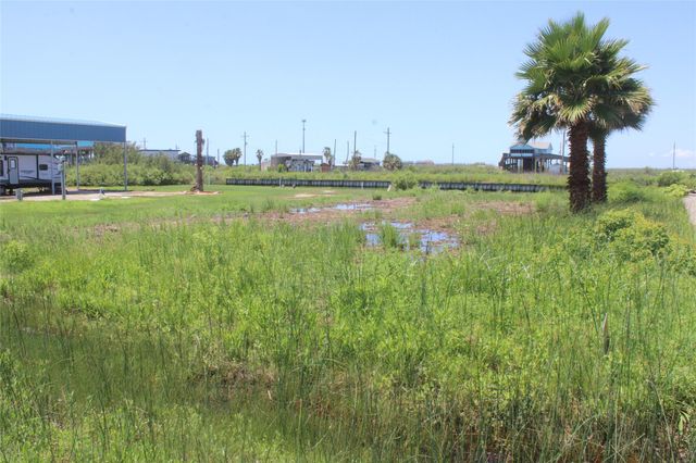 1089 Mabry Street, Gilchrist, TX 77617