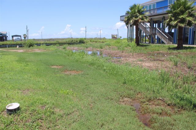 1089 Mabry Street, Gilchrist, TX 77617