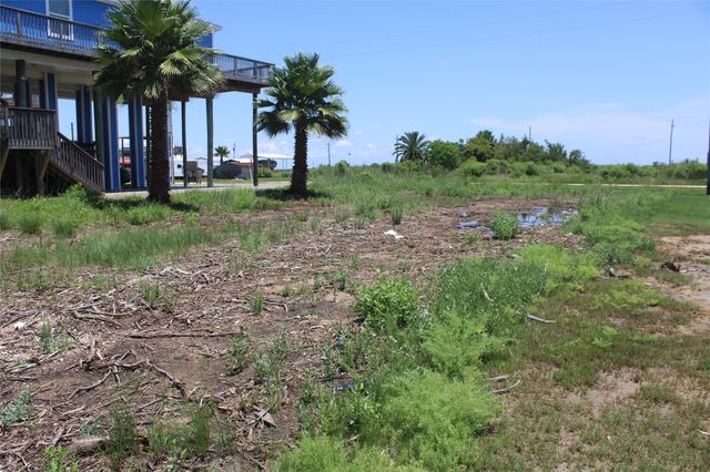 1089 Mabry Street, Gilchrist, TX 77617