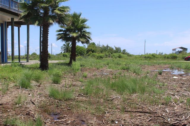 1089 Mabry Street, Gilchrist, TX 77617