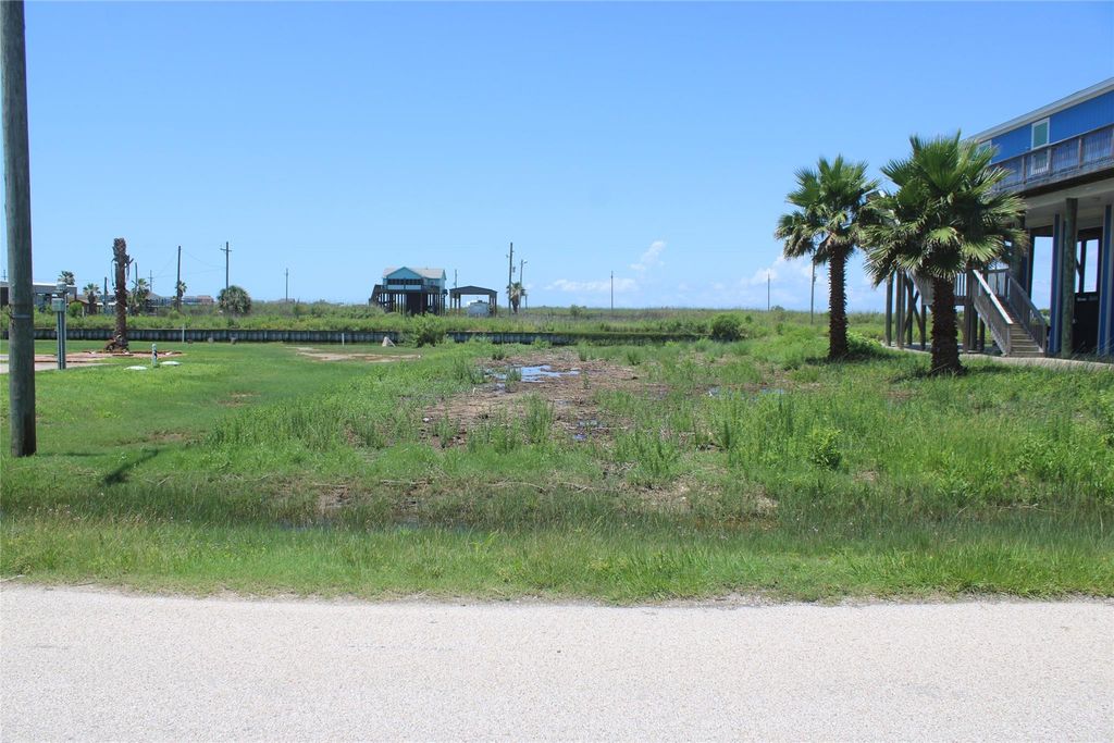 1089 Mabry Street, Gilchrist, TX 77617