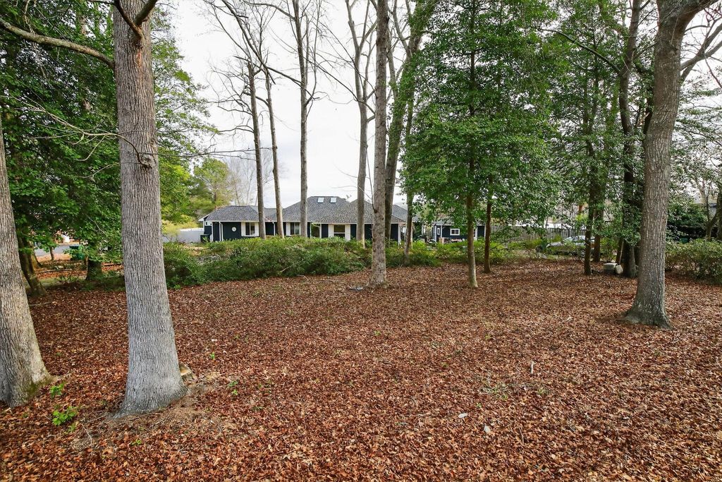 Image 2 of property listing at 2951 Waverly Drive, Sumter, SC 29150