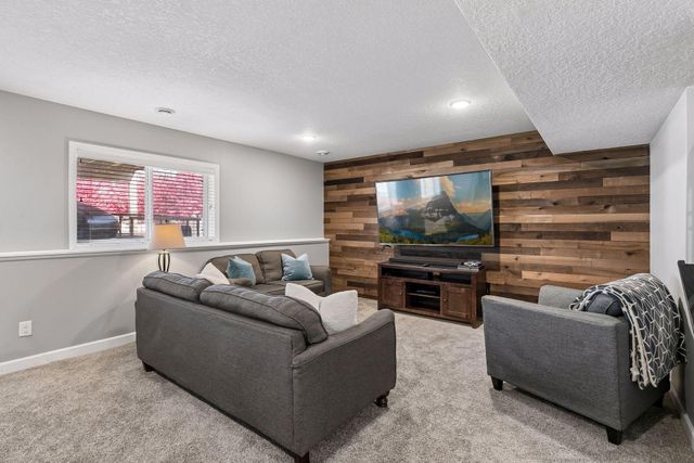 15711 Fair Hill Way, Apple Valley, MN 55124