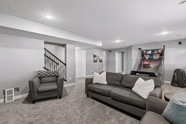 15711 Fair Hill Way, Apple Valley, MN 55124