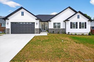 5057 Peyton Place Court, St Louis, MO 63128