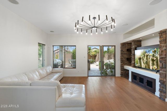 4960 E COLONIAL Drive, Chandler, AZ 85249