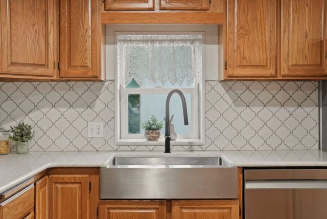 228 N Arcadia Ave, Deer Park, WA 99006