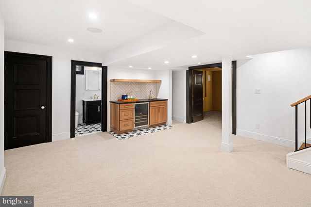 8506 PARKWOOD LN, Philadelphia, PA 19128