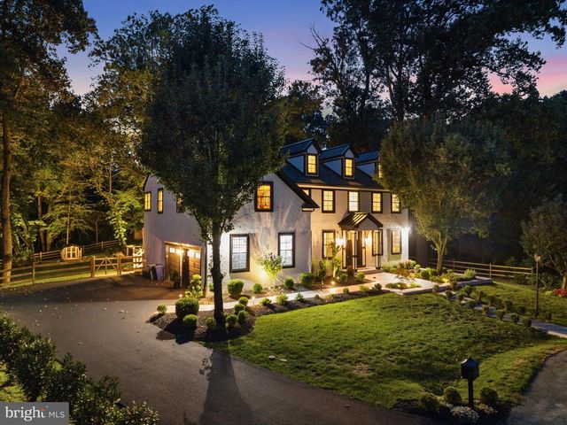 8506 PARKWOOD LN, Philadelphia, PA 19128