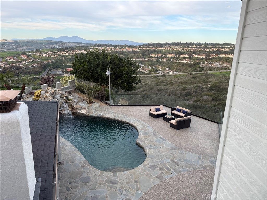 Image 2 of property listing at 716 Avenida Columbo, San Clemente, CA 92672