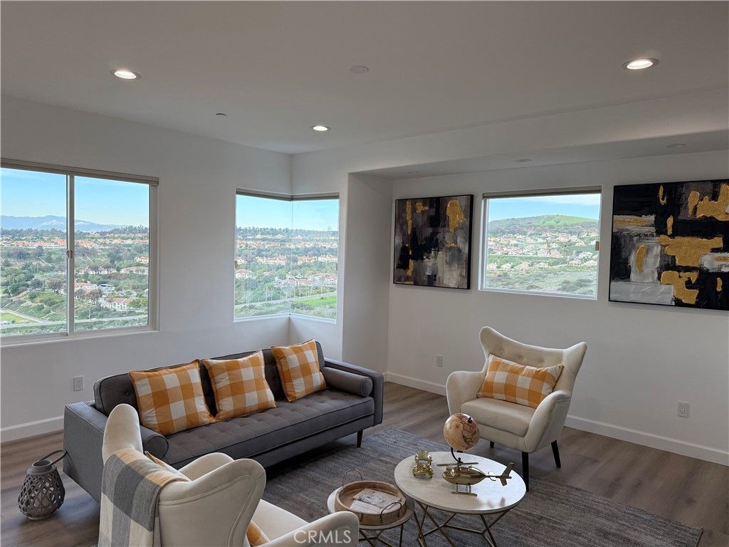 Image 7 of property listing at 716 Avenida Columbo, San Clemente, CA 92672