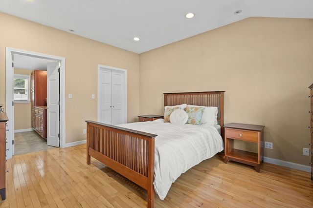 411 Newport Road, Hull, MA 02045
