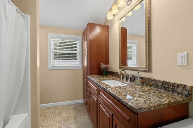 411 Newport Road, Hull, MA 02045