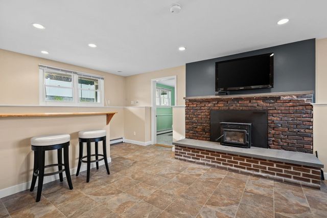 411 Newport Road, Hull, MA 02045