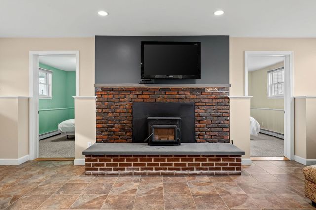 411 Newport Road, Hull, MA 02045