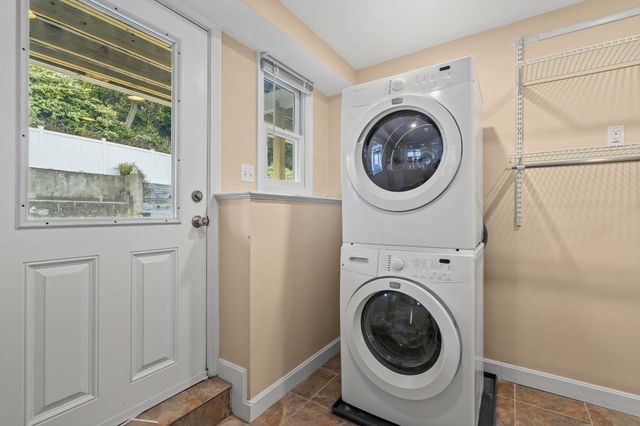 411 Newport Road, Hull, MA 02045
