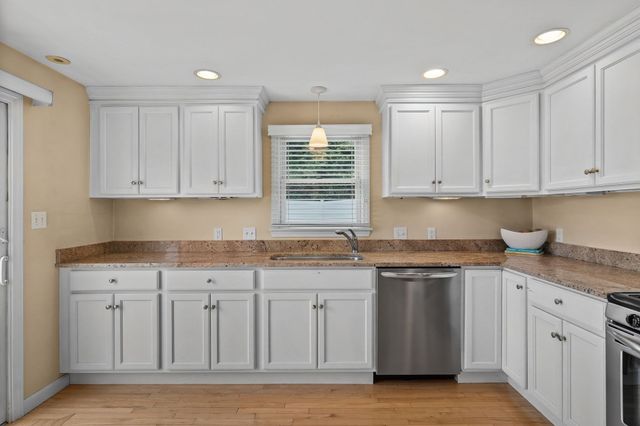 411 Newport Road, Hull, MA 02045