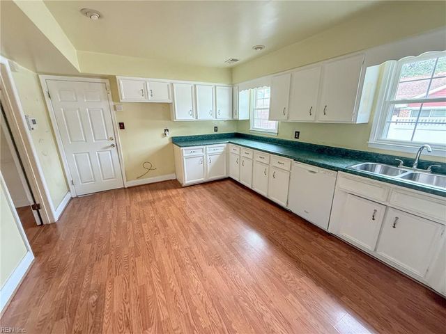 912 Marshall CIR, Virginia Beach, VA 23454