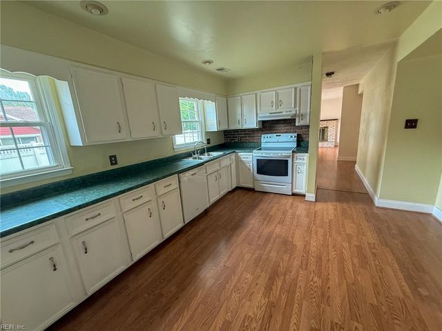 912 Marshall CIR, Virginia Beach, VA 23454