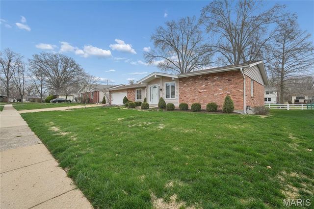 14342 Lake Tahoe Drive, Chesterfield, MO 63017