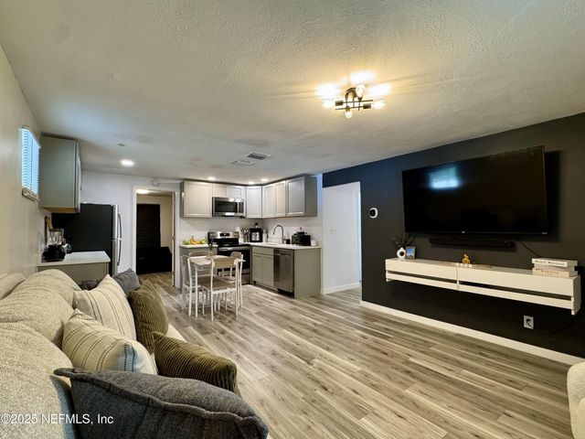 353 WILDWOOD Lane, Orange Park, FL 32073