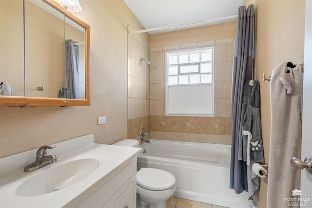 3673 Stewart Farm Road, Wamego, KS 66547