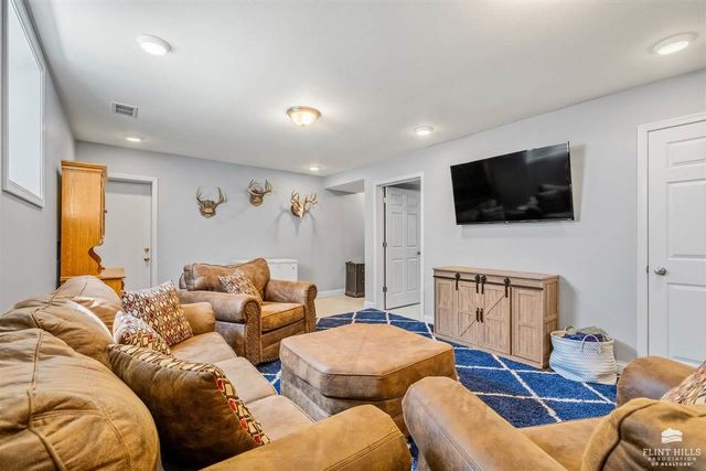 3673 Stewart Farm Road, Wamego, KS 66547