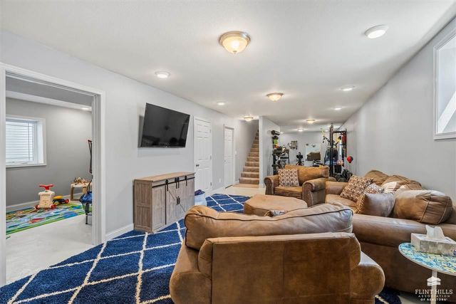 3673 Stewart Farm Road, Wamego, KS 66547