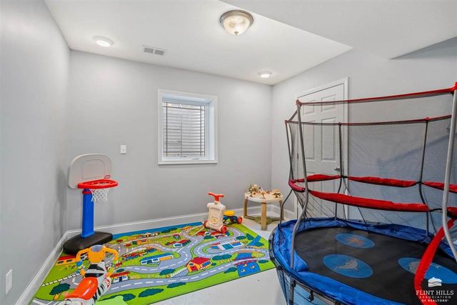 3673 Stewart Farm Road, Wamego, KS 66547