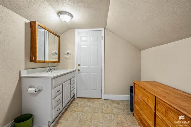 3673 Stewart Farm Road, Wamego, KS 66547