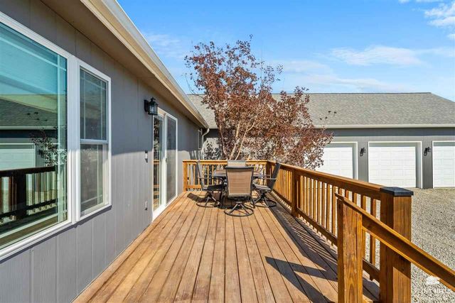 3673 Stewart Farm Road, Wamego, KS 66547