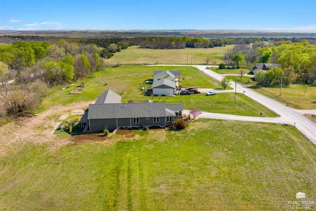 3673 Stewart Farm Road, Wamego, KS 66547